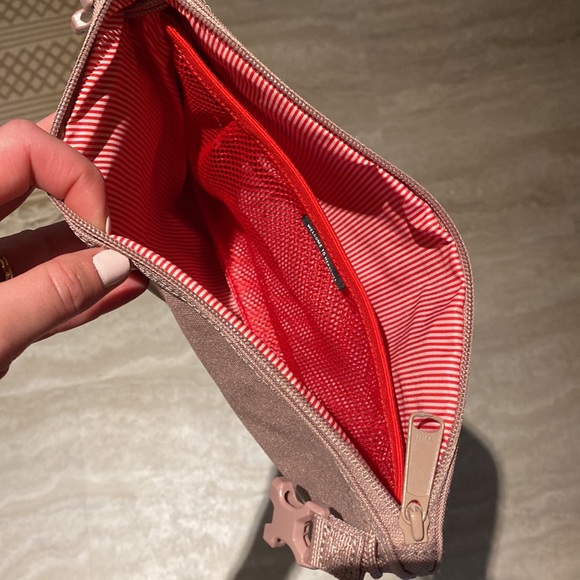 Herschel mauve Crossbody bag - Picture 2 of 2